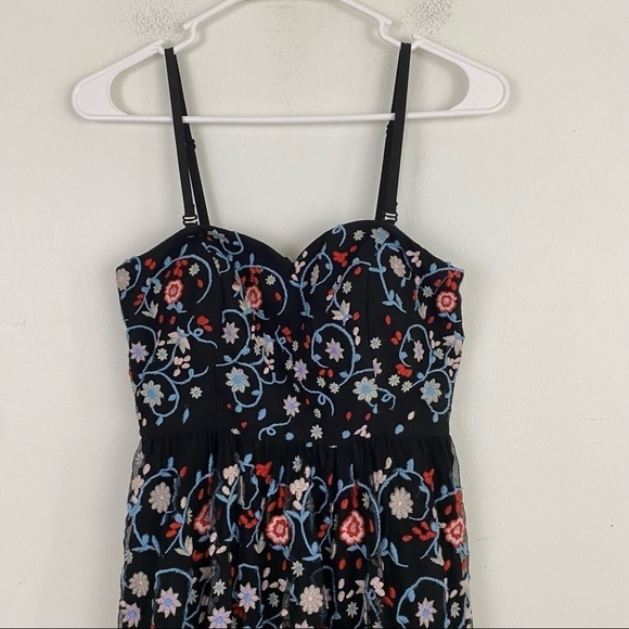 MODCLOTH black floral embroidered midi dress - Picture 5 of 9